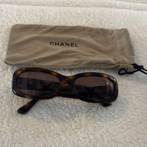 CHANEL Elegant Tortoise Vintage Sunglasses